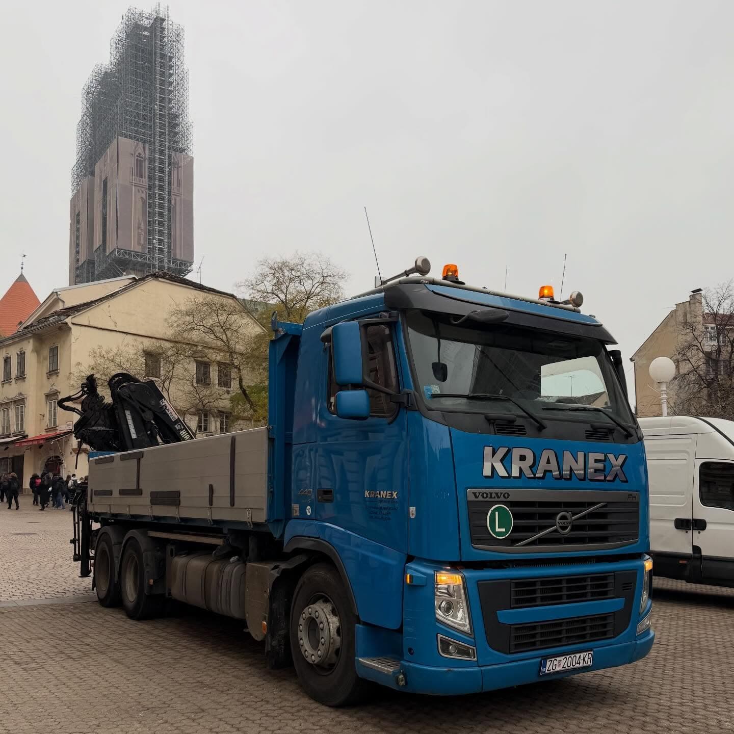 Kamion s kranom Zagreb – dizanje tereta i prijevoz