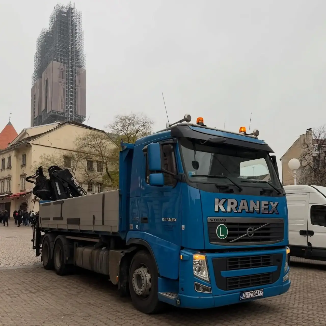 Prijevoz kamionom Zagreb – kamion s kranom za transport tereta
