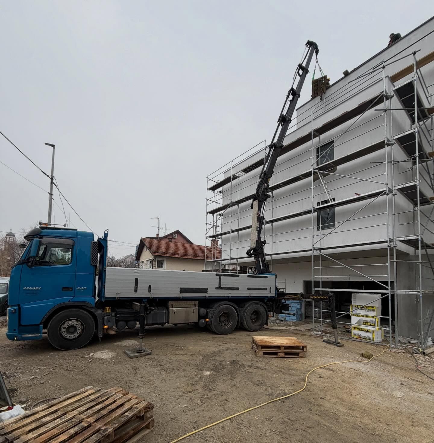 Utovar građevinskog materijala kranom Zagreb
