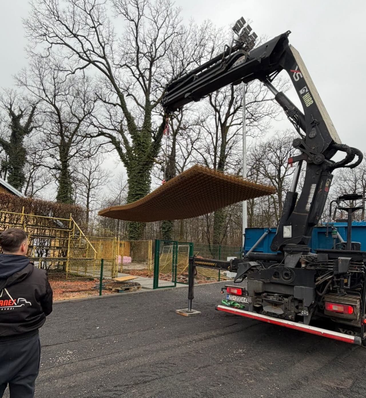 Dostava namještaja kranom kroz prozor Zagreb