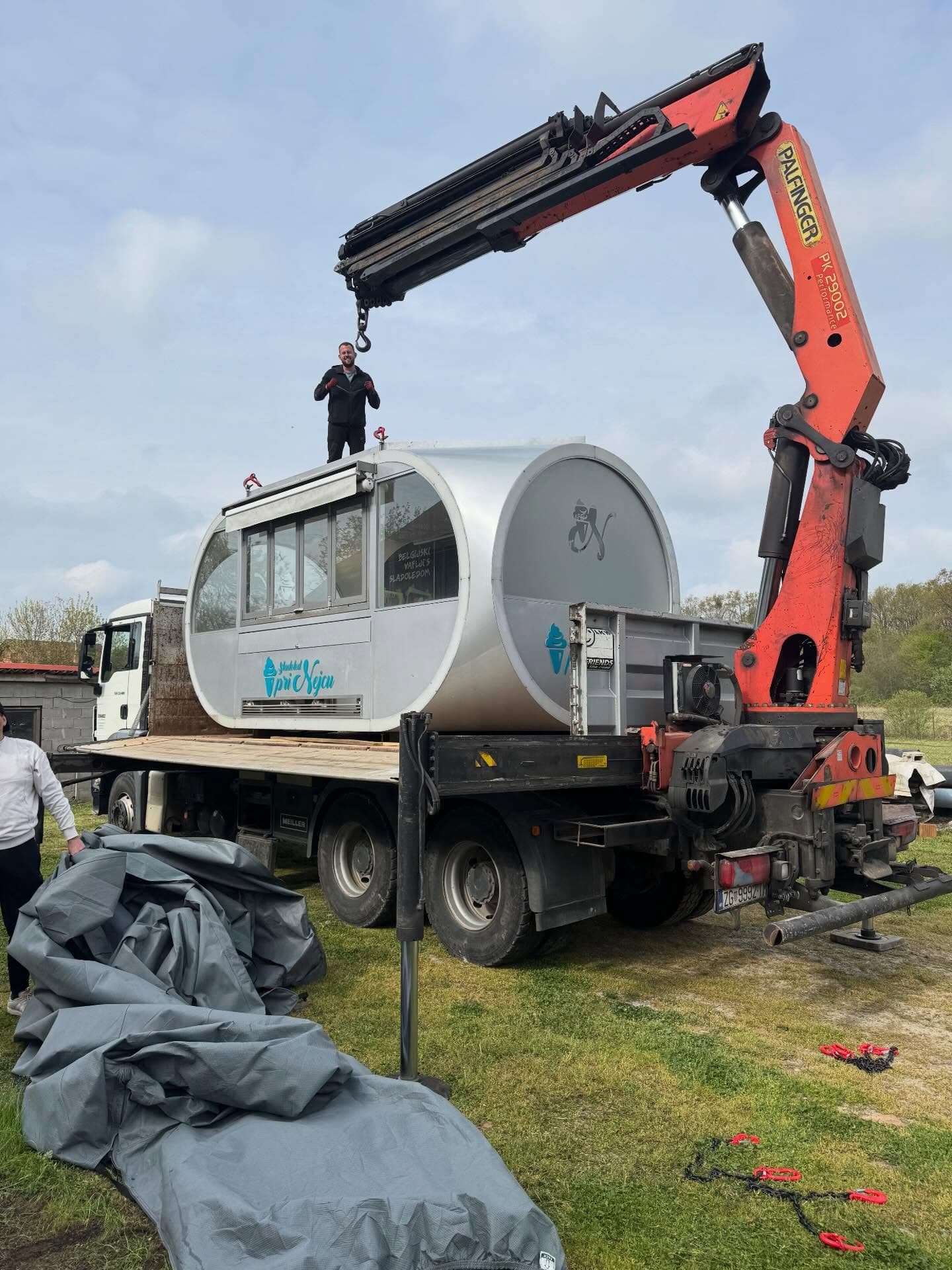 Transport food truck prikolice kranom Zagreb